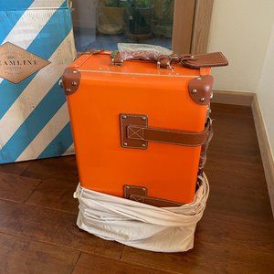 Steamline "Anthropologist" Carry-On Roller